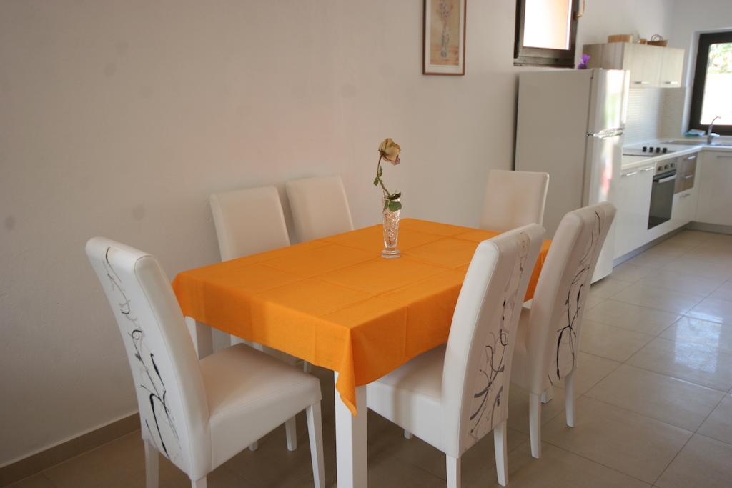 Apartments Karabaic Krk Кърк Стая снимка