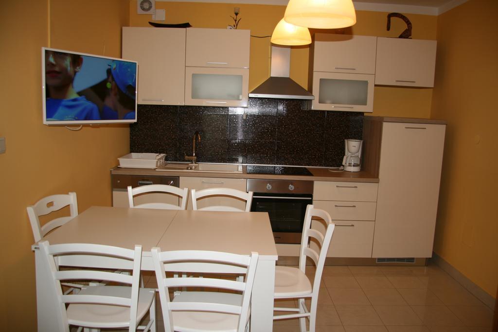 Apartments Karabaic Krk Кърк Екстериор снимка