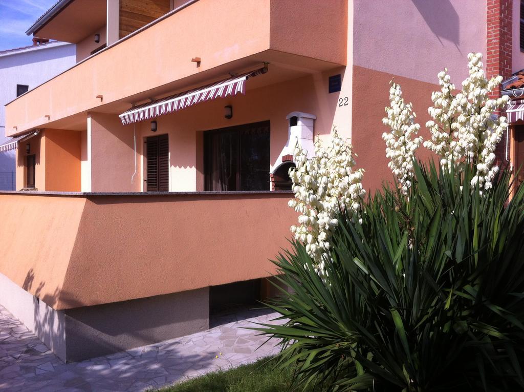 Apartments Karabaic Krk Кърк Екстериор снимка