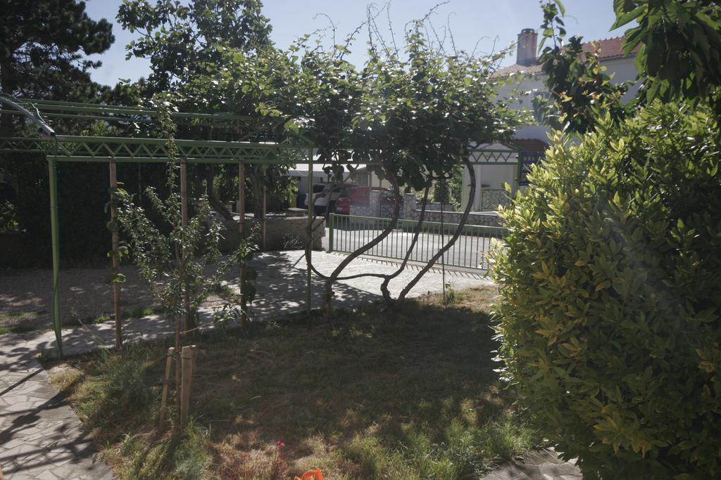 Apartments Karabaic Krk Кърк Екстериор снимка