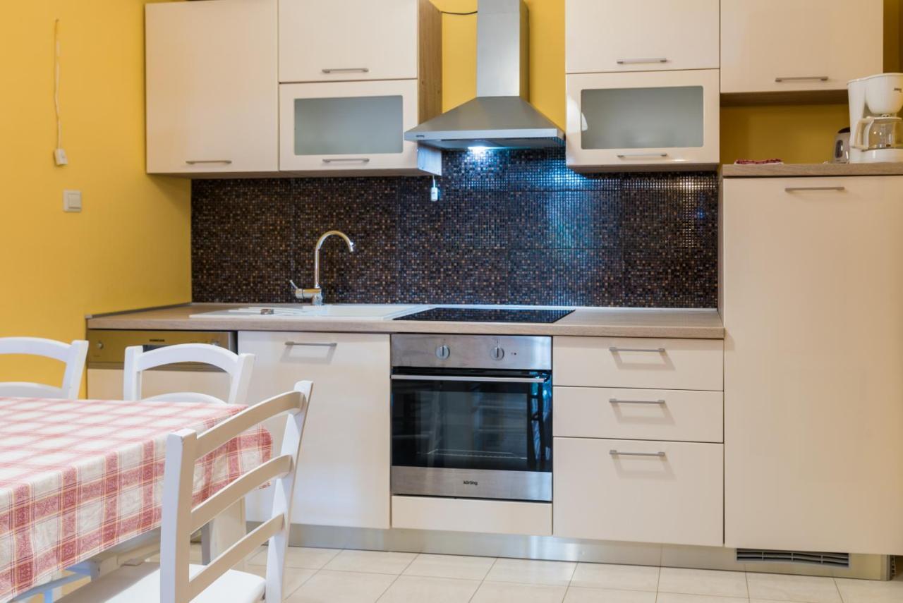 Apartments Karabaic Krk Кърк Екстериор снимка