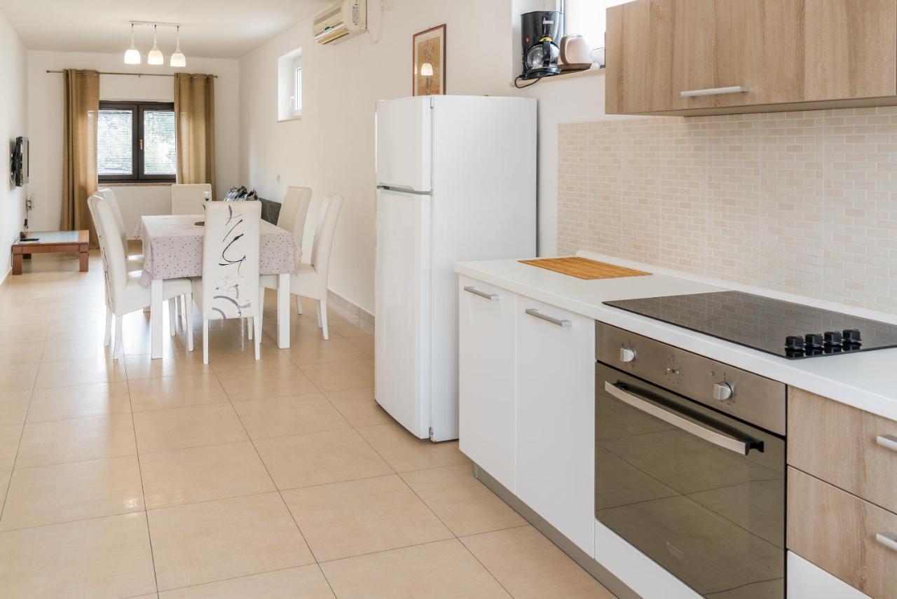 Apartments Karabaic Krk Кърк Екстериор снимка