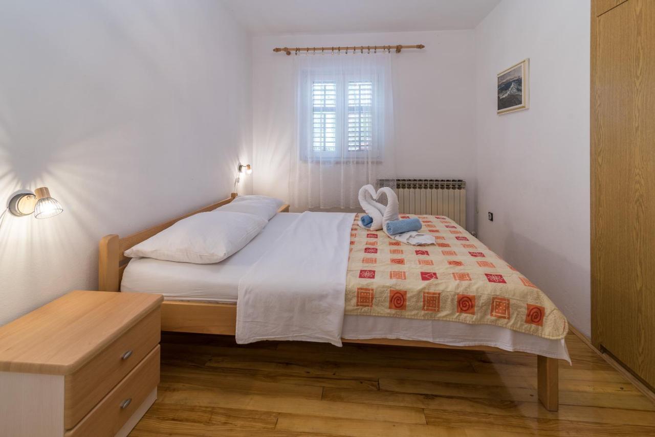 Apartments Karabaic Krk Кърк Екстериор снимка