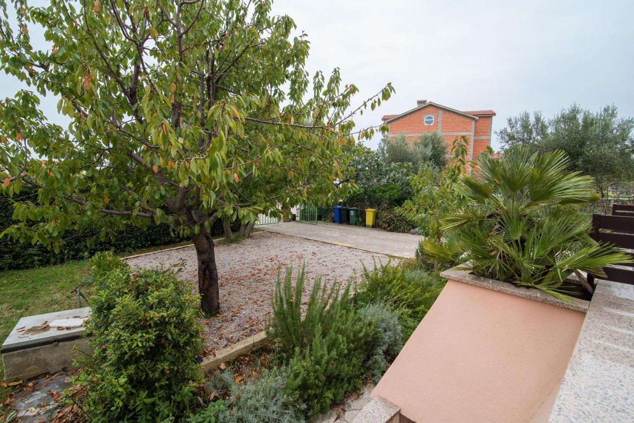 Apartments Karabaic Krk Кърк Екстериор снимка