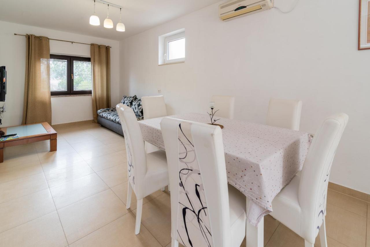 Apartments Karabaic Krk Кърк Екстериор снимка